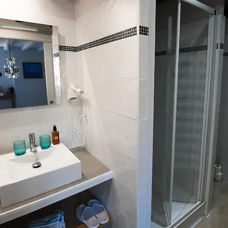 Maison Du Pierrou Bed & Breakfast *